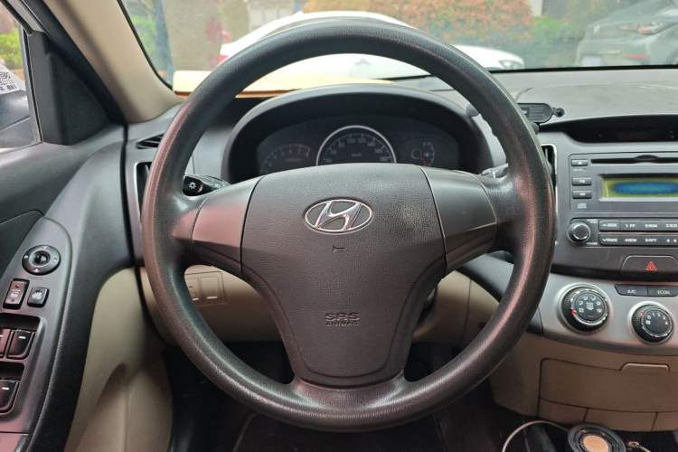 Used Hyundai Celesta 2011 1.6L Manual Luxury Model Steering Wheel