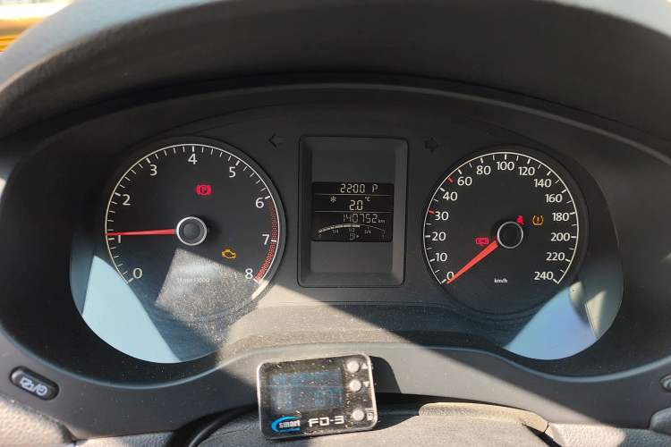 Used Volkswagen Sagitar 2014 1.6L Automatic Comfort Model Odometer Close Up