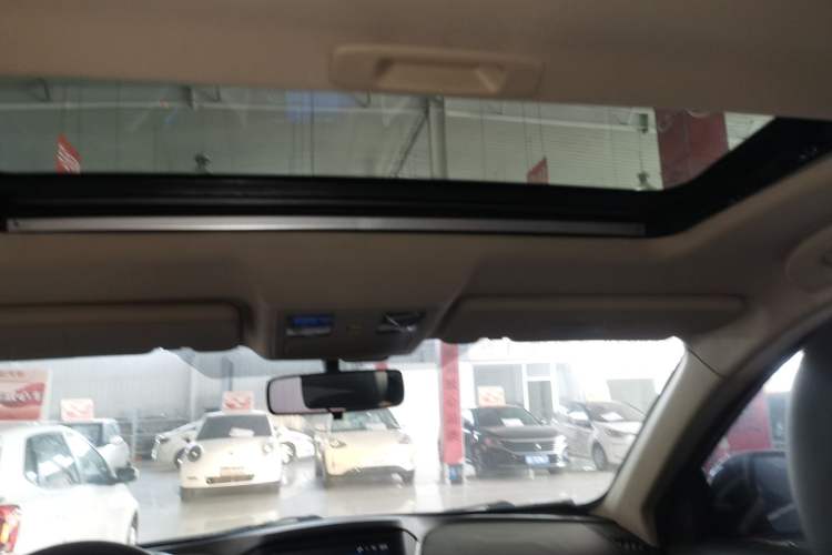 Used Dongfeng Aeolus AX7 2015 2.0L Automatic Zhiyi Trim
