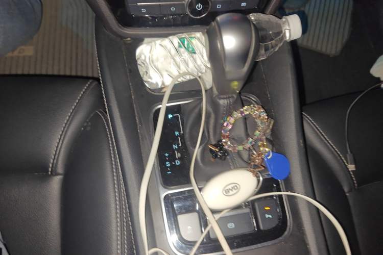 Used BYD Song MAX 2017 1.5T Automatic Smart Connect Prestige 7-Seater Gear Lever