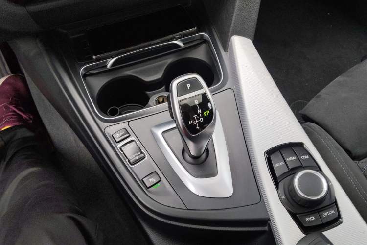 Used BMW 4 Series 2017 425i Gran Coupe Leading Model with M Sport Package Gear Lever