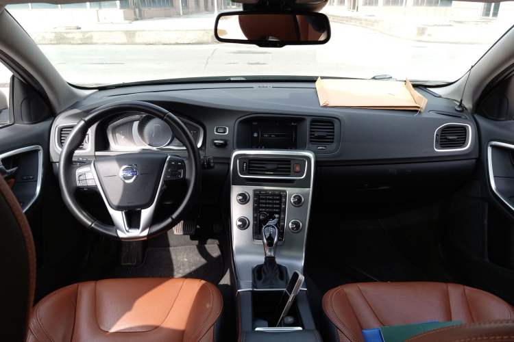 Used Volvo V60 2017 T5 Zhiyi Edition China V Standard Interior 2