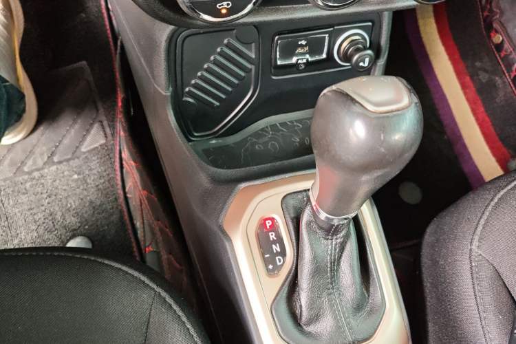 Used Jeep Renegade 2017 180T Automatic Jingneng Edition Gear Lever