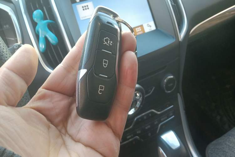 Used Ford Edge 2015 2.0T GTDi 4x4 High-Grade Model
