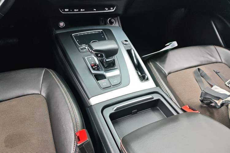 Used Audi Q5L 2018 40 TFSI Prestige Fashion Edition China VI Gear Lever