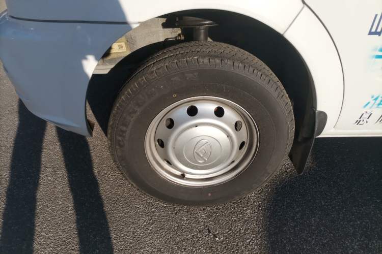 Used SAIC MAXUS Xintu V80 2021 2.0T Manual Classic City Delivery King Short Wheelbase Mid-Roof Design 3 Seats