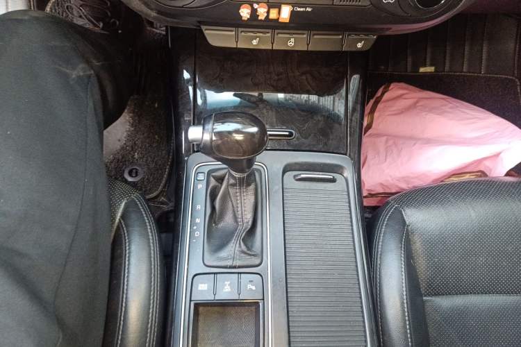 Used Kia Sorento 2015 Sorento L 2.4L Gasoline 4WD Elite Edition 5 Seats China IV Standard
