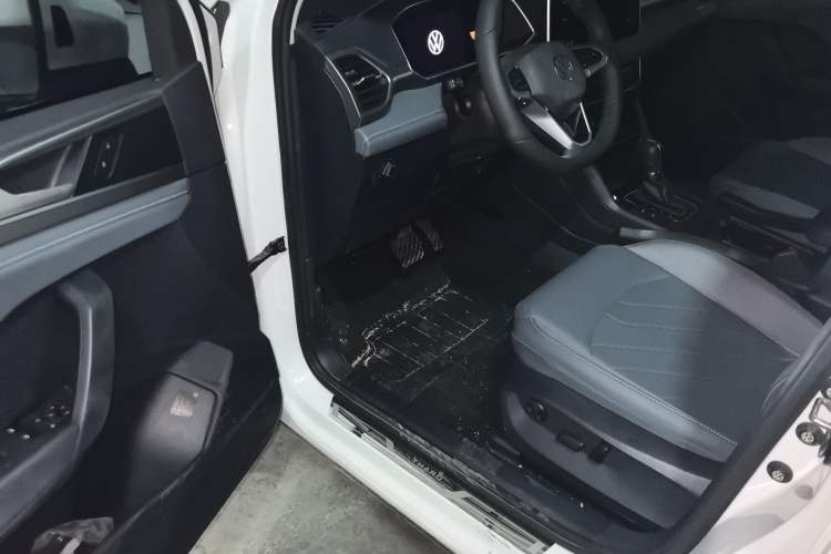 Used Volkswagen Tharu 2024 300TSI Two-Wheel-Drive Moonlight Edition Driver Seat