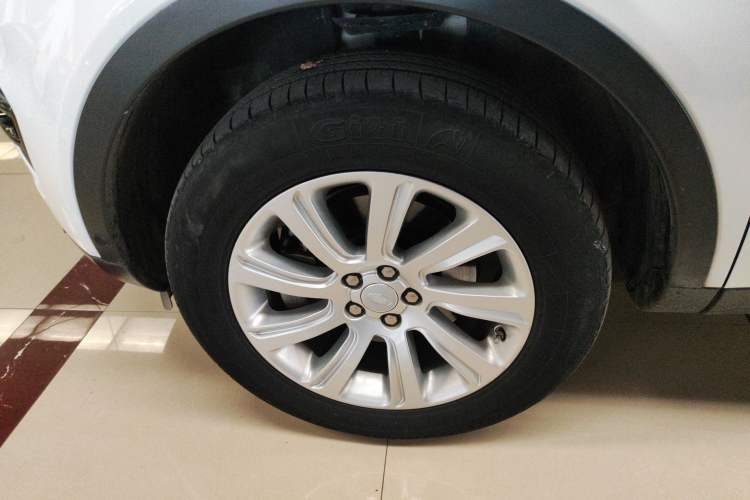 Used Land Rover Discovery Sport 2018 240 PS SE Version Left Front Wheel Hub