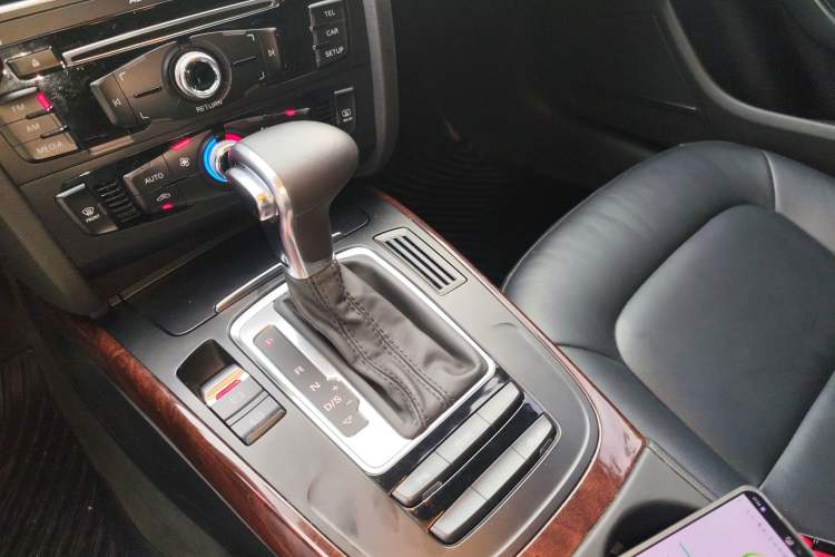 Used Audi A4L 2013 35 TFSI Automatic Standard Model Gear Lever