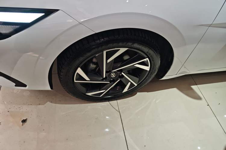 Used Hyundai Elantra 2023 1.5L CVT LUX Prestige Edition Left Front Wheel Hub