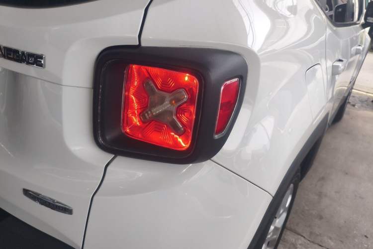 Used Jeep Renegade 2018 Connected Large Screen Version 180T Automatic High-Energy Edition
