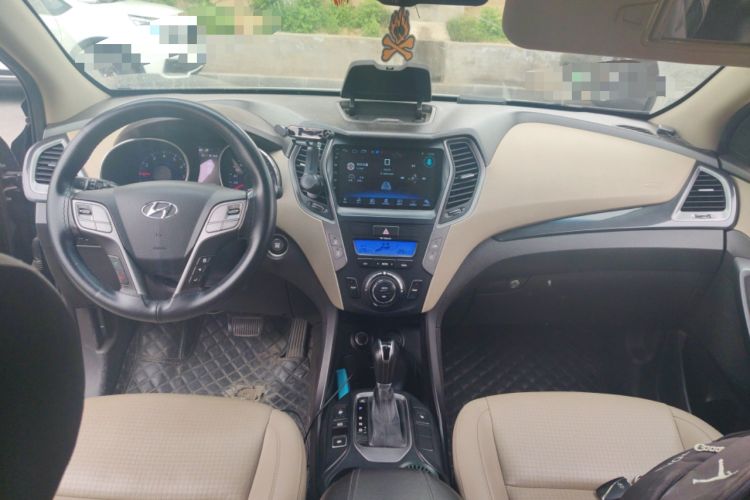 Used Hyundai Santa Fe 2013 2.4L Automatic 4x4 Prestige Edition Center Console