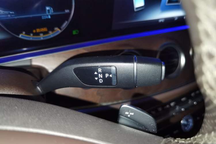 Used Mercedes-Benz E-Class 2018 Facelift E 200 L Gear Lever