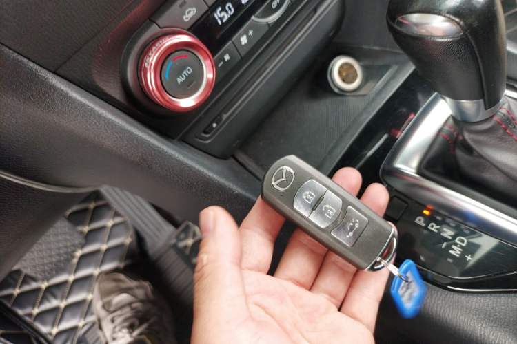 Used Mazda 3 Axela 2014 Sedan 2.0L Automatic Flagship Model