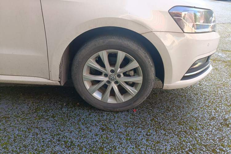 Used Volkswagen Lavida 2017 1.6L Manual Comfort Edition Exterior 1