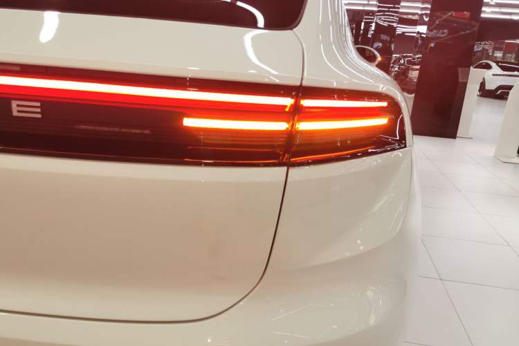 Used Porsche Macan 2024 Macan Long Range Edition
