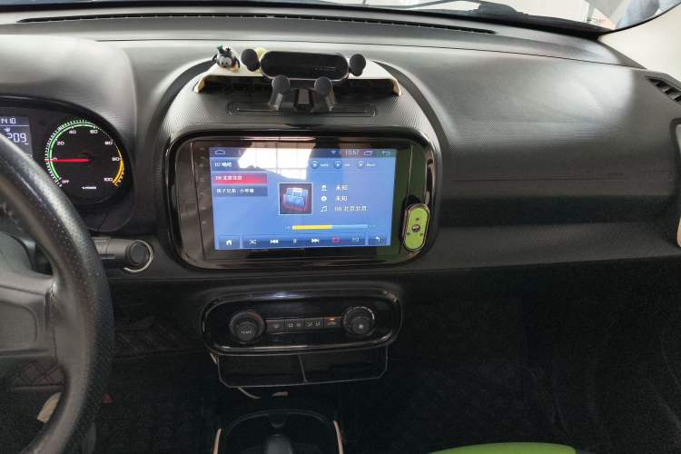 Used Roewe Clever 2021 302 km New Four-Seater Super-Efficient Version
