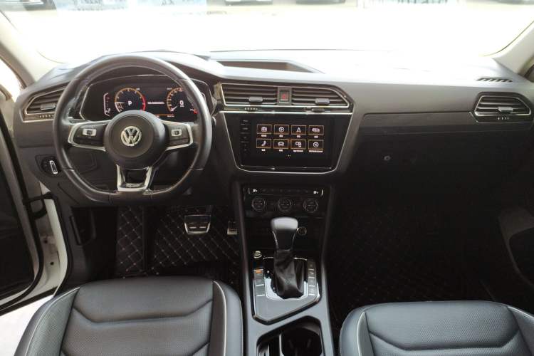 Used Volkswagen Tiguan L 2020 330TSI Automatic Two-Wheel Drive R-Line Flagship Version China VI Standard Center Console