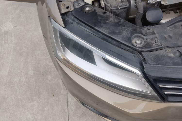 Used Volkswagen Sagitar 2014 Revised Version 1.4TSI Automatic Luxury Edition Right Front Headlight