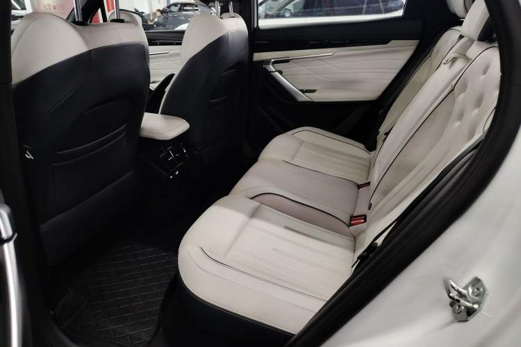 Used Geely Auto FX11 2023 1.5TD Leishen Hi·F Super Swift Left Rear Seat