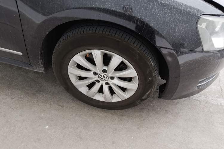 Used Volkswagen Passat 2013 1.8TSI DSG Prestige Edition Right Front Wheel Hub