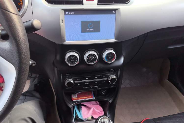 Used Brilliance H230 2012 1.5L Manual Comfort Edition Audio And AC Panel