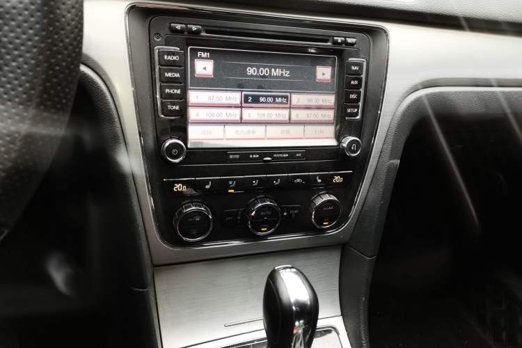 Used Volkswagen Passat 2013 1.8TSI DSG Prestige Edition Audio And AC Panel