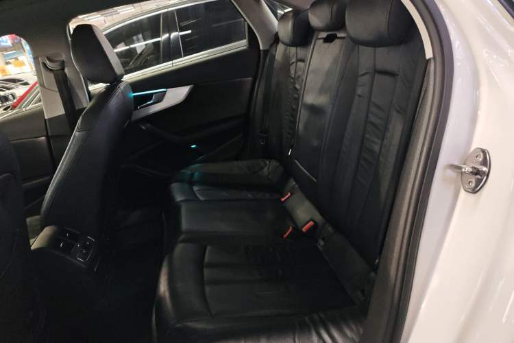 Used Audi A4L 2019 40 TFSI Fashion Version China V