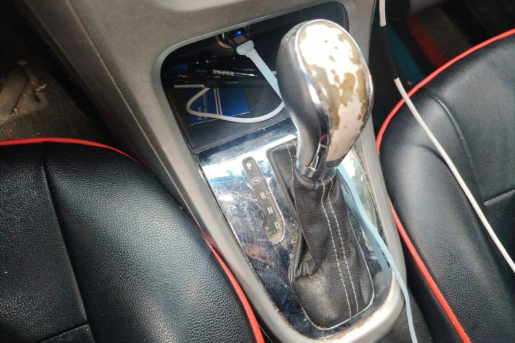 Used Buick GT 2014 XT 1.6L Automatic Fashion Edition Gear Lever