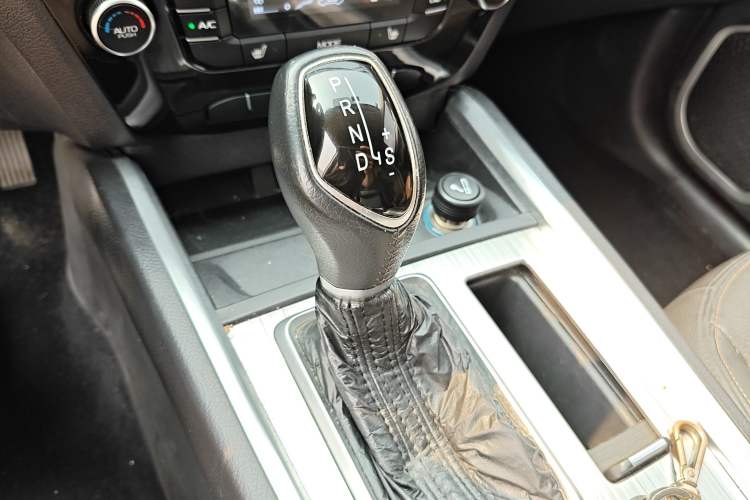 Used Geely Auto Vision X6 2016 1.3T CVT Flagship Model Gear Lever