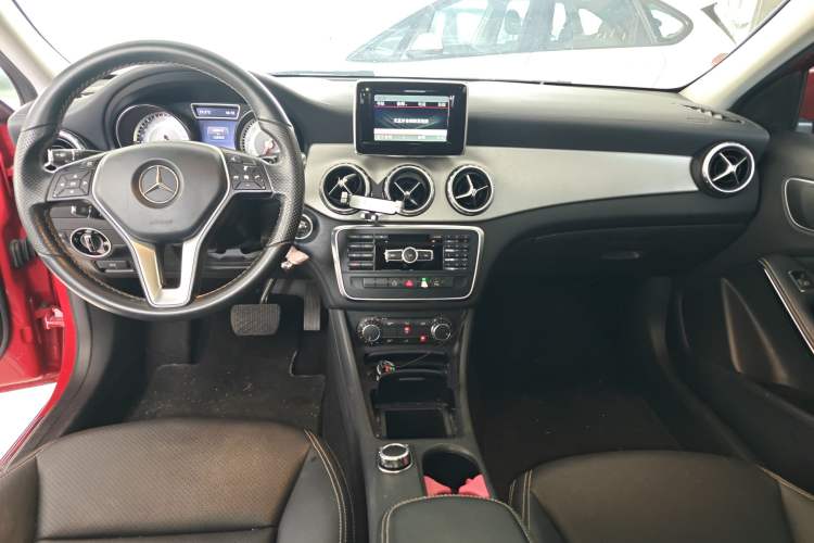 Used Mercedes-Benz GLA 2015 GLA 200 Fashion Model Center Console