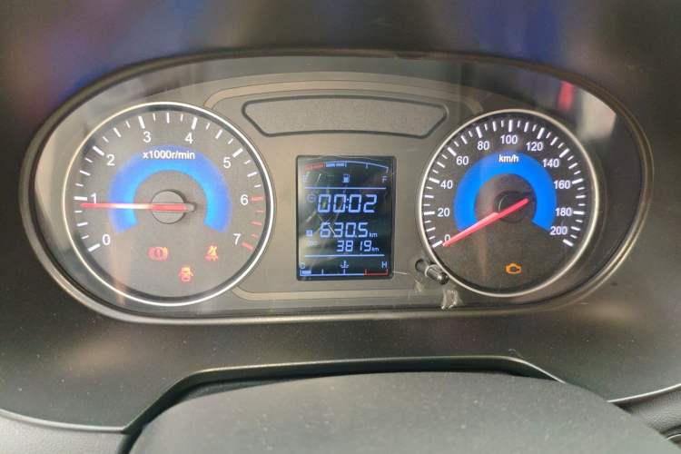 Used Dongfeng Fengon 380 2022 1.5L Luxury Edition Passenger Vehicle 5 Seats Instrument Cluster