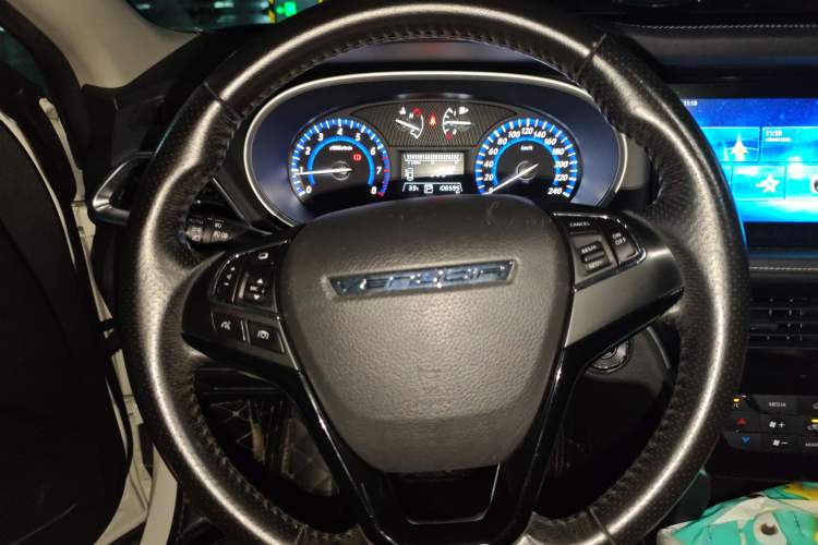 Used Venucia T90 2018 2.0L CVT Smart Connect Luxury Edition China V Standard
