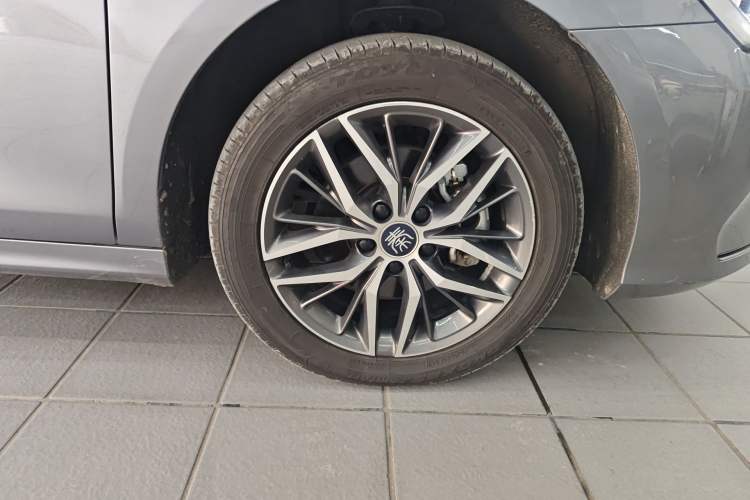 Used BYD Qin PLUS 2021 DM-i 120KM Prestige Model Right Front Wheel Hub