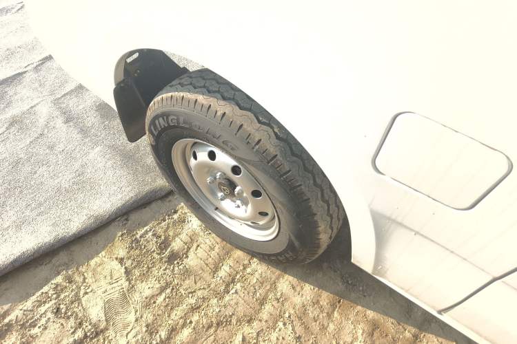 Used Chana Ruixing EM60 2025 Passenger Version Comfort Edition 6 Seats 300 km Range Side-Hinged Doors
