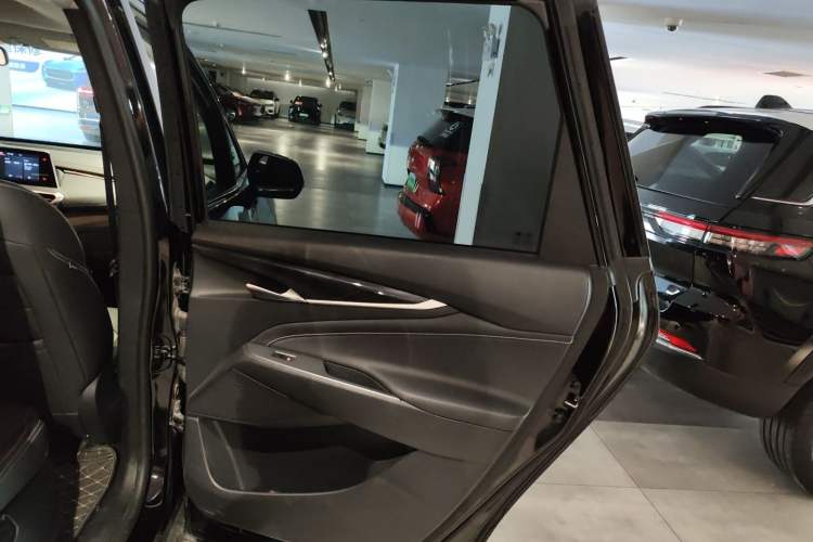 Used SAIC MAXUS EUNIQ 5 2020 1.3T PLUG-IN Elite Edition
