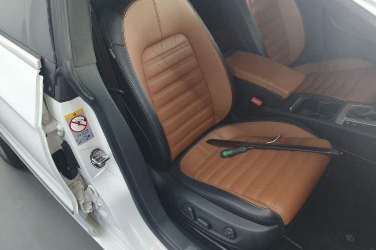 Used Volkswagen FAW-Volkswagen CC 2015 2.0 TSI Luxury Model
