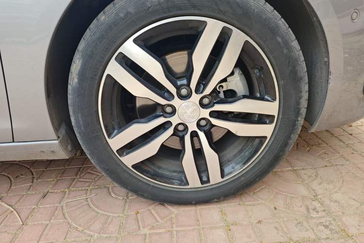 Used Peugeot 308 2018 350THP Automatic Prestige Edition Right Front Wheel Hub