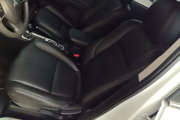 Used Mitsubishi Outlander (Import) 2014 2.0L Two-Wheel Drive Sport Value Edition 5 Seats
