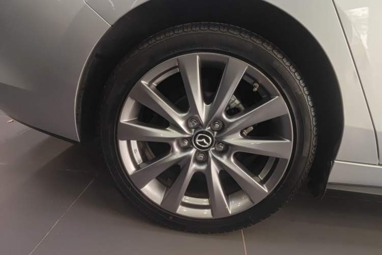 Used Mazda 3 Axela 2021 2.0L Automatic Zhiya Edition Right Rear Wheel Hub