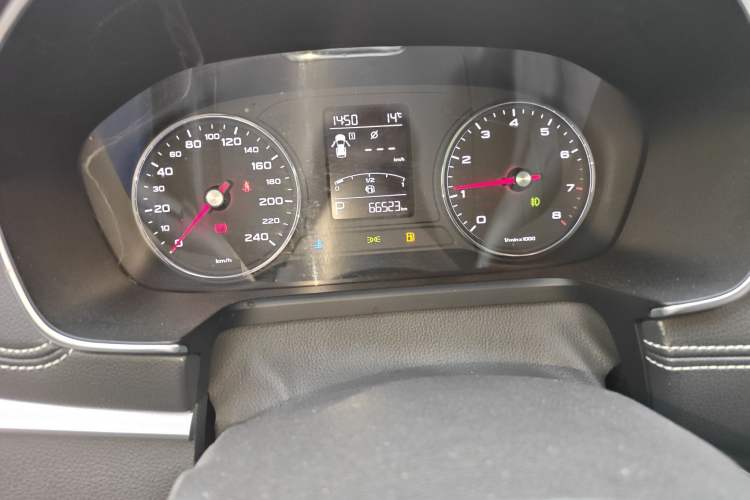 Used Roewe RX5 2018 20T Two-Wheel Drive Automatic Internet Smart Edition
