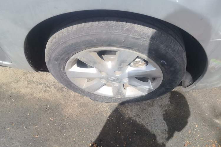 Used Nissan Tiida 2011 1.6L CVT Smart Version Right Front Wheel Hub