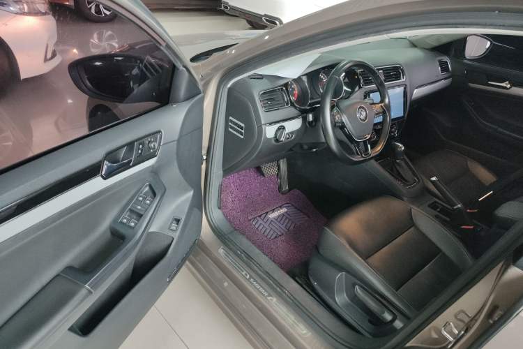 Used Volkswagen Sagitar 2017 230TSI Automatic Comfort Version