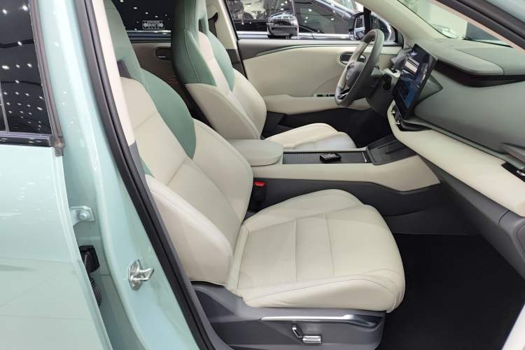 Used Lynk & Co 06 EM-P 2023 EM-P 126 Long-Range Halo