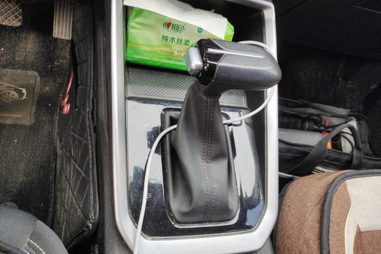 Used Wuling Alvez 2023 1.5L CVT Comfort Edition Gear Lever