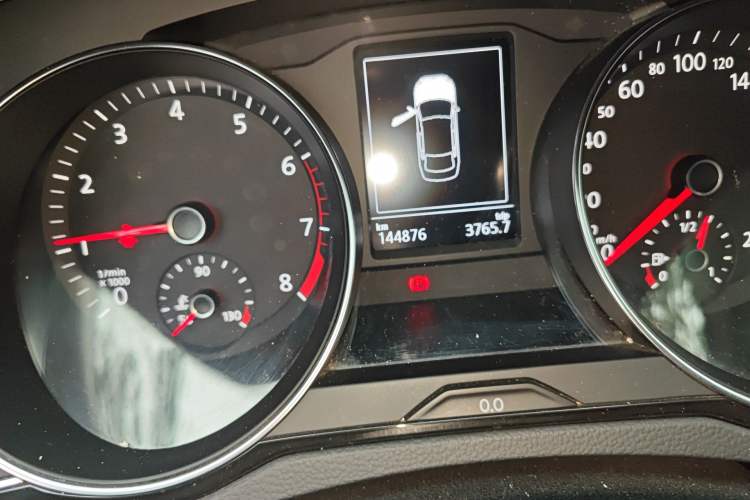 Used Volkswagen Magotan 2018 330TSI DSG Luxury Model Odometer Close Up