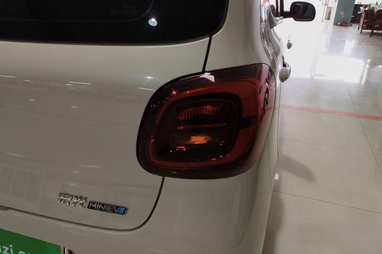 Used Wuling Hongguang MINIEV 2025 Four-Door Version Advanced Edition Exterior 3