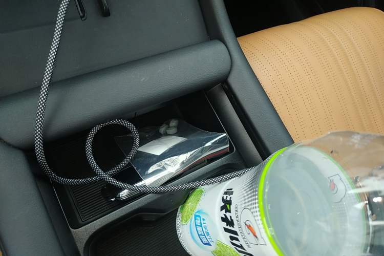 Used Geely Galaxy L7 2023 1.5T 115 km Starship Interior 1