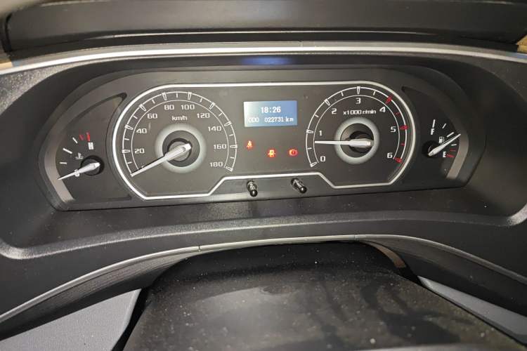 Used SAIC MAXUS Xintu V80 2024 Aotong Value Edition 6MT Long-Wheelbase Mid-Roof Model with 127 Ps Available in 6/7/8/9-Seater Configurations
